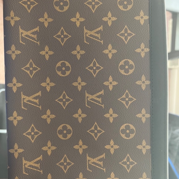 LV CLUTCH - Picture 3 of 5